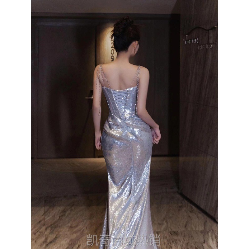 银色吊带晚礼服裙女2024新款高级感宴会气质亮片抹胸主持人礼服裙