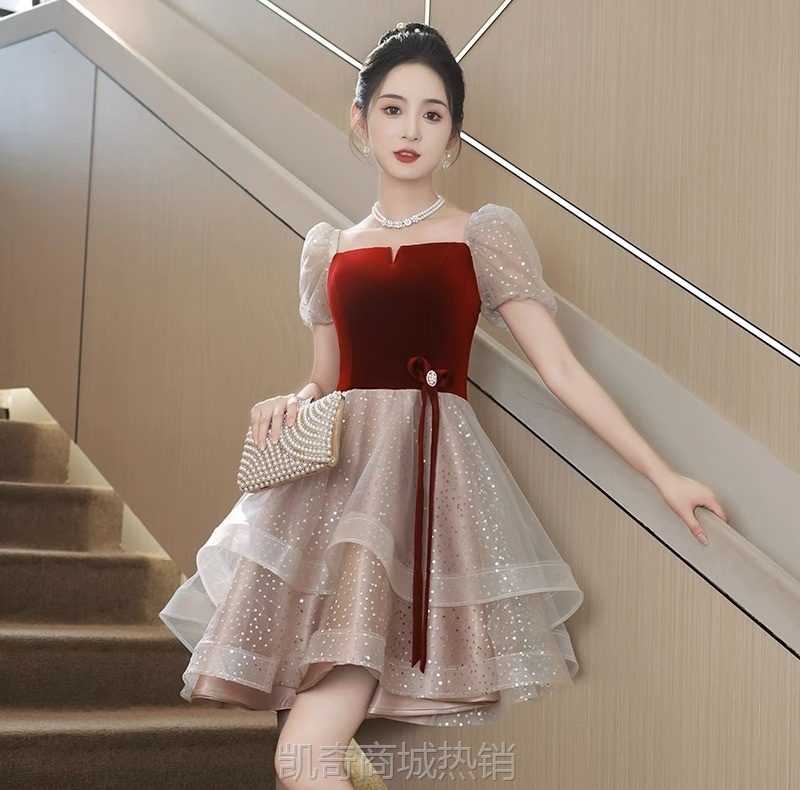 酒红色敬酒服新娘小个子轻奢感2024新款短款结婚订婚礼服回门便装