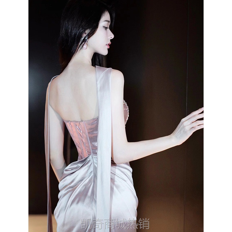 粉色敬酒服晨袍2024新款高级感宴会气质主持人抹胸新娘订婚礼裙女