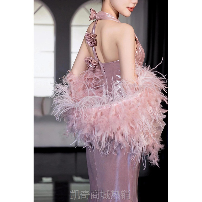 粉色晨袍敬酒服新娘订婚礼裙2024新款高级感轻奢小众挂脖晚礼服女