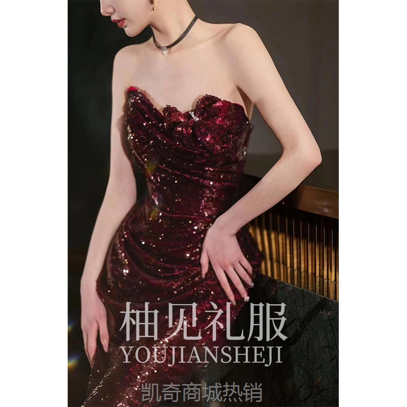 抹胸敬酒服2024新款高级感酒红色鱼尾新娘订婚礼裙宴会主持人礼服
