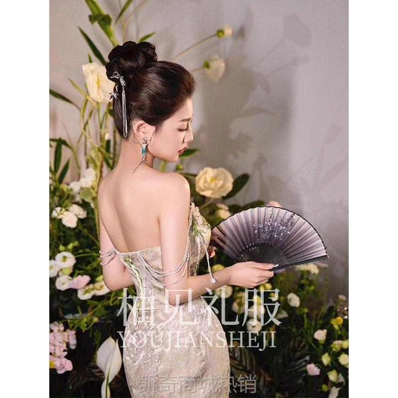 新中式晨袍女2024新款刺绣抹胸新娘订婚礼裙女轻奢小众鱼尾敬酒服