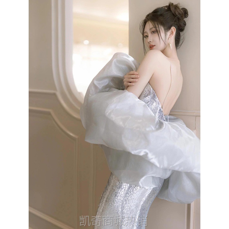 银色吊带晚礼服2024新款高级感宴会气质主持人礼服新娘订婚敬酒服