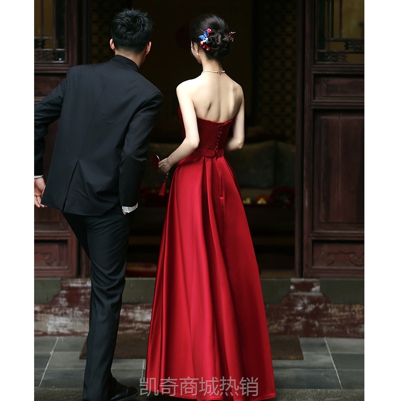 敬酒服新娘2024新款酒红色订婚礼服连衣裙结婚高级感轻奢缎面抹胸