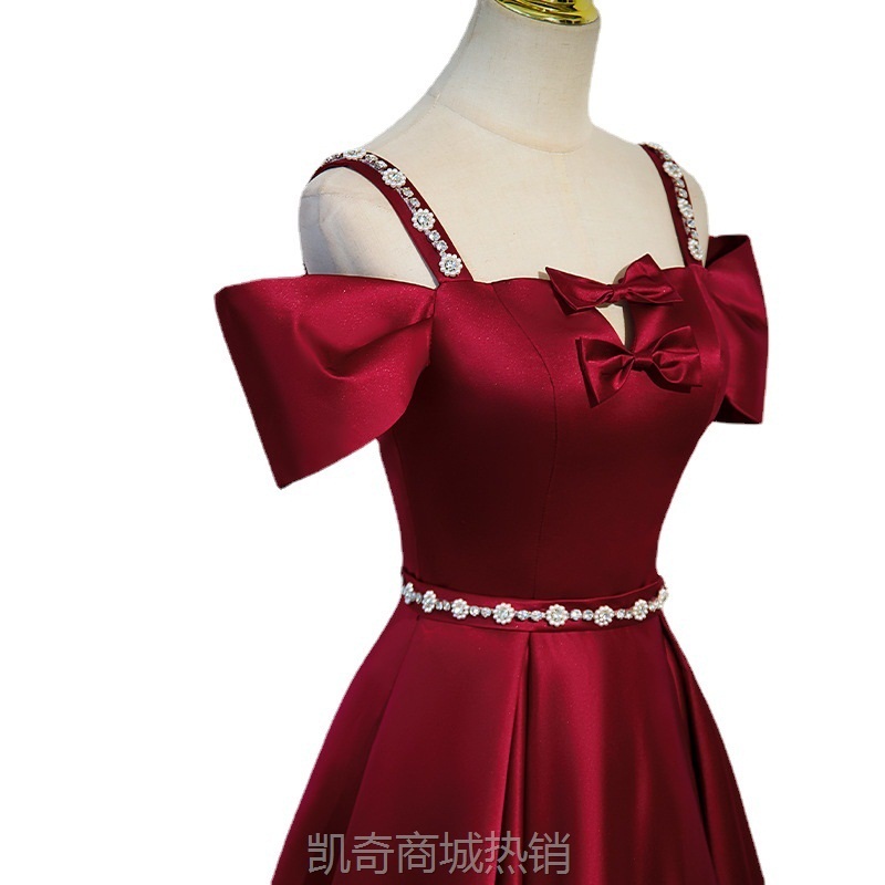 缎面敬酒服新娘2023新款红色晚礼服大气轻奢订婚连衣裙夏季