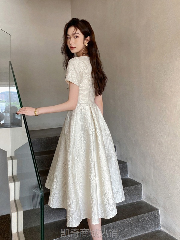 小晚礼服裙高级感法式轻奢小众高端连衣裙女订婚平时可穿夏季日常