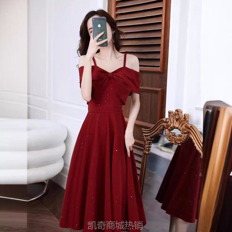 一字肩新娘敬酒服2024新款夏季酒红色结婚订婚礼服连衣裙女小个子