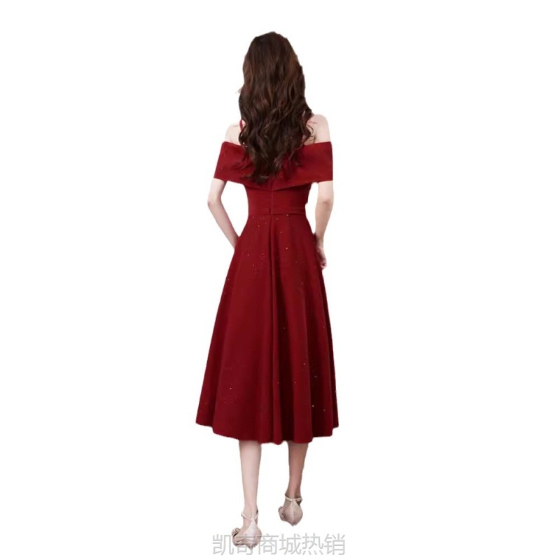 一字肩新娘敬酒服2024新款夏季酒红色结婚订婚礼服连衣裙女小个子