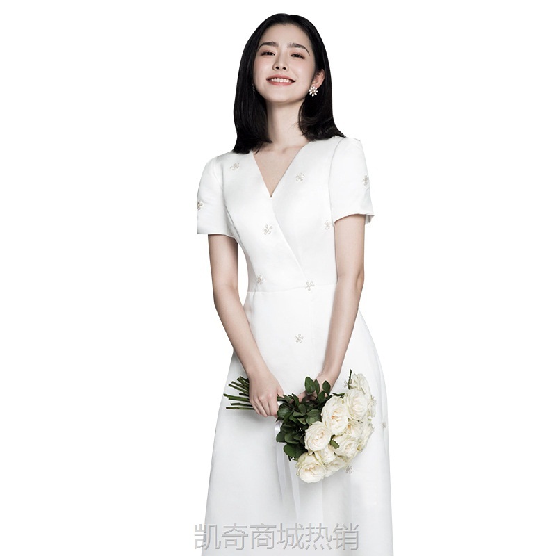 法式轻婚纱2024夏季新款旅拍新娘礼服连衣裙韩式简约缎面轻婚纱