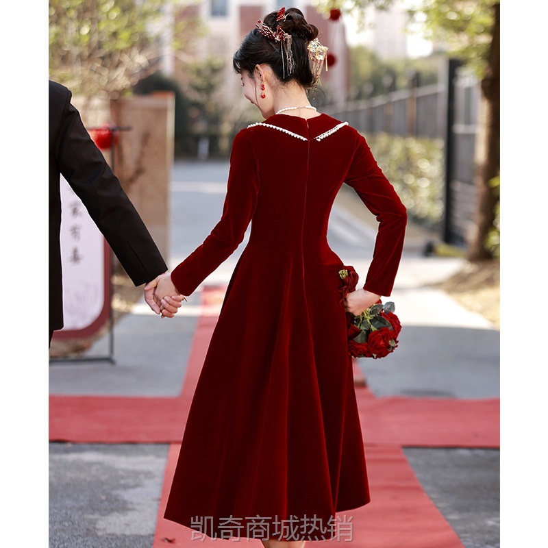 酒红色敬酒服新娘高级感丝绒回门服方领小个子结婚订婚礼服连衣裙