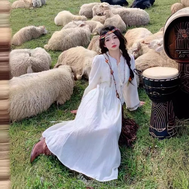 文艺复古刺绣连衣裙新疆云南旅行度假民族风防晒长裙女春秋季中袖