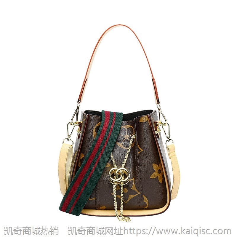 印花水桶包2021新款女大容量时尚网红斜挎包潮流百搭单肩包女包潮