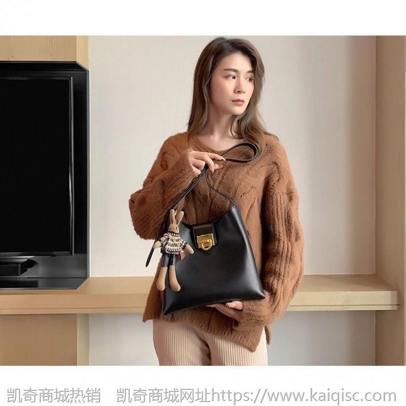 真皮牛皮包包女新款潮时尚通勤纯色水桶包百搭单肩斜挎女包