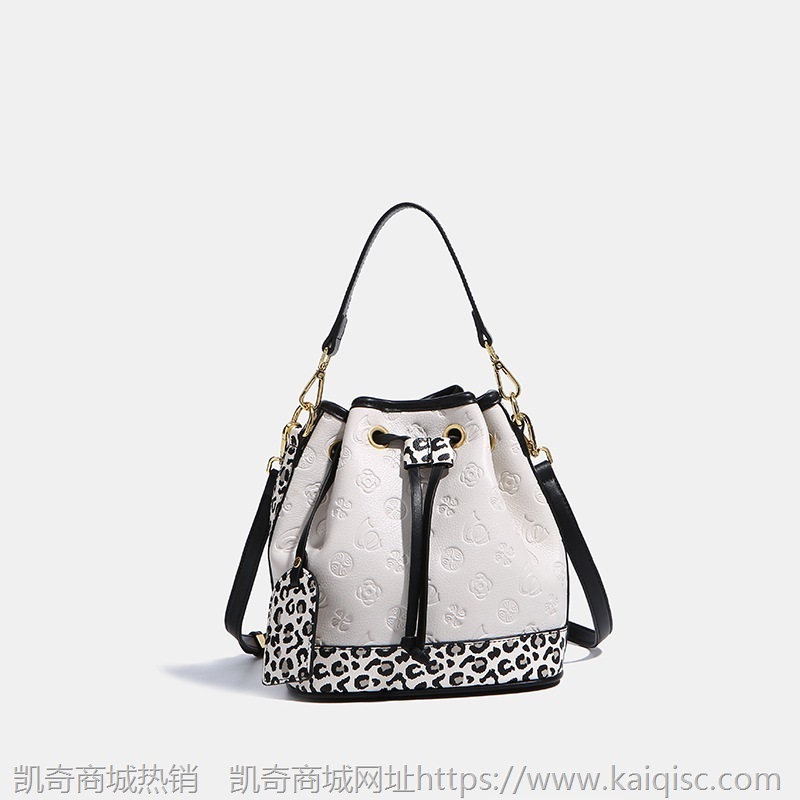 压花抽绳水桶包女包2021新款时尚百搭豹纹拼色斜挎包质感女单肩包
