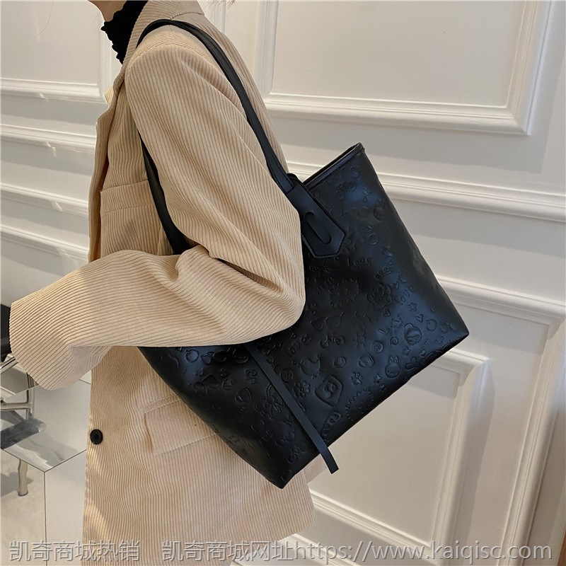 压花秋季大容量包包女2021新款复古时尚流行单肩包拼接简约托特包