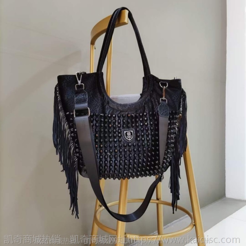 2021新款单肩斜跨女包凯奇时尚休闲铆钉百搭软皮单肩大容量包包