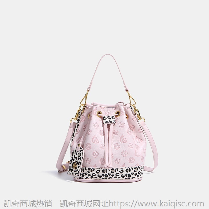 压花抽绳水桶包女包2021新款时尚百搭豹纹拼色斜挎包质感女单肩包