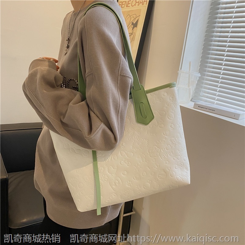 压花秋季大容量包包女2021新款复古时尚流行单肩包拼接简约托特包