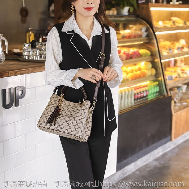 2021春夏新款韩版时尚手提包复古印花单肩斜挎包妈妈包大容量女包