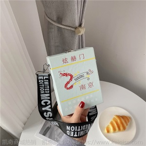 包包女2021网红个性盒子包时尚华子烟盒宽肩带单肩斜挎女包潮活动