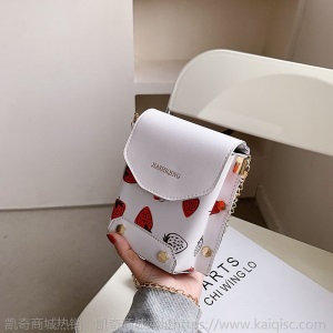 上新2021包包女韩版小清新草莓印花单肩斜挎包网红洋气休闲小包包
