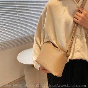 时尚手提法式小包包女2021流行洋气质感单肩斜挎包女包复古简约潮