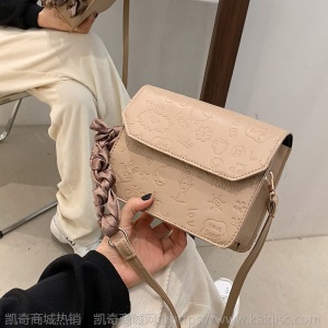 包包女2021时尚春夏潮流小方包韩版ins质感压花单肩斜挎女包批发