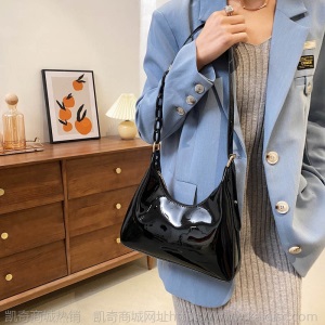 凯奇新款小包包女法式简约复古风单肩腋下法棍包漆皮亮面女包批发