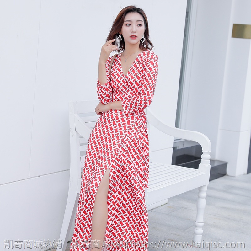 一片式连衣裙2020女明星同款黑白锁链印花修身显瘦裹身裙