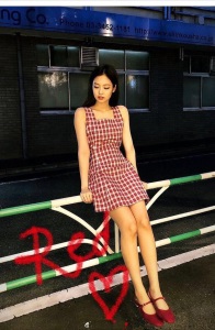 2019新款夏明星Jennie金珍妮ins同款红色格子吊带裙女连衣裙显瘦