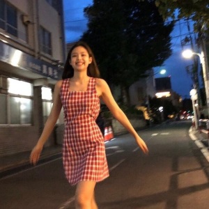 2020新款夏明星Jennie金珍妮ins同款红色格子吊带裙女连衣裙显瘦