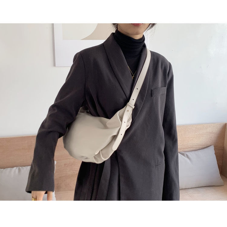 包邮包包女包2021新款韩版斜挎包大容量饺子包软皮托特包百搭潮单