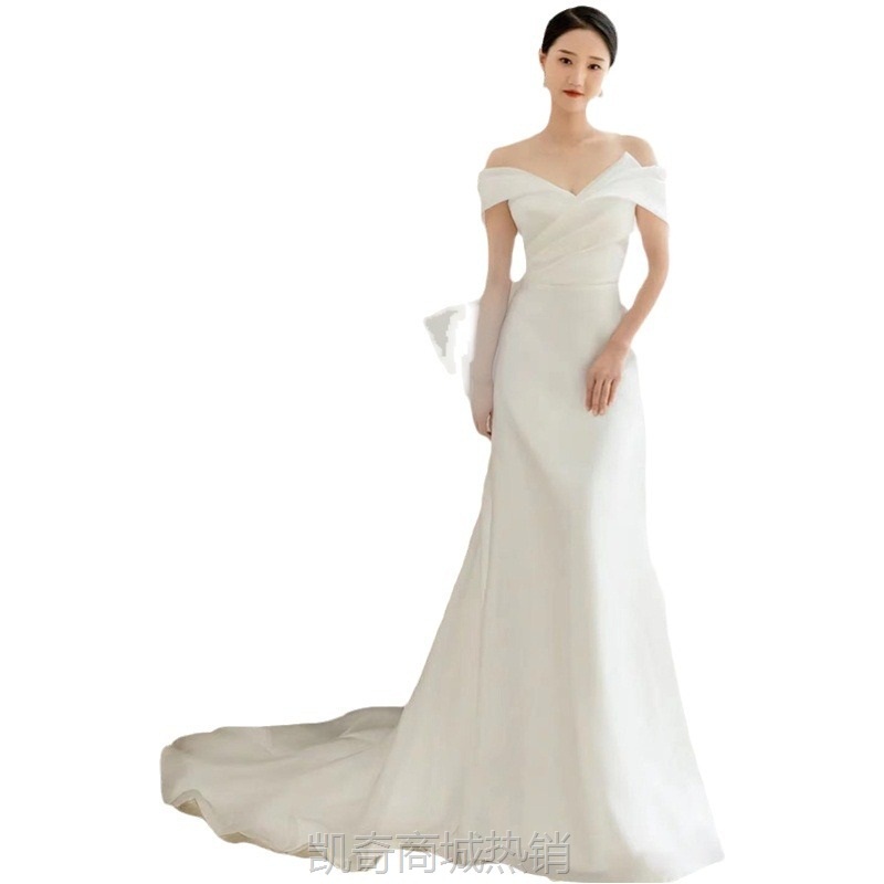 缎面轻婚纱法式赫本风一字肩出门纱2024新款夏季新娘敬酒礼服红色