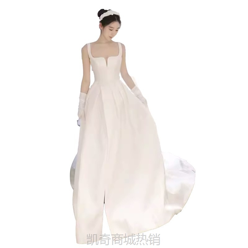 时尚方领轻婚纱法式高级感小众轻奢礼服新娘订婚领证出门纱小拖尾