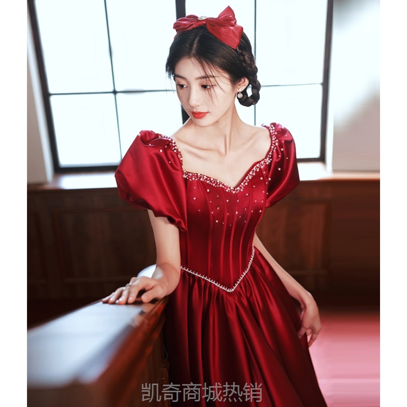 缎面敬酒服新娘新款酒红色在逃公主感订婚回门礼服女气质敬酒礼服
