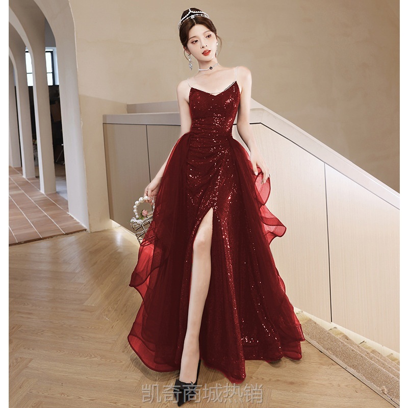 吊带敬酒服新娘2024年新款酒红色亮片高级感结婚晚宴订婚晚礼服裙