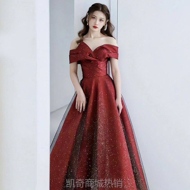 酒红色敬酒服新娘2024新款缎面礼服女一字肩在逃公主晚礼服结婚