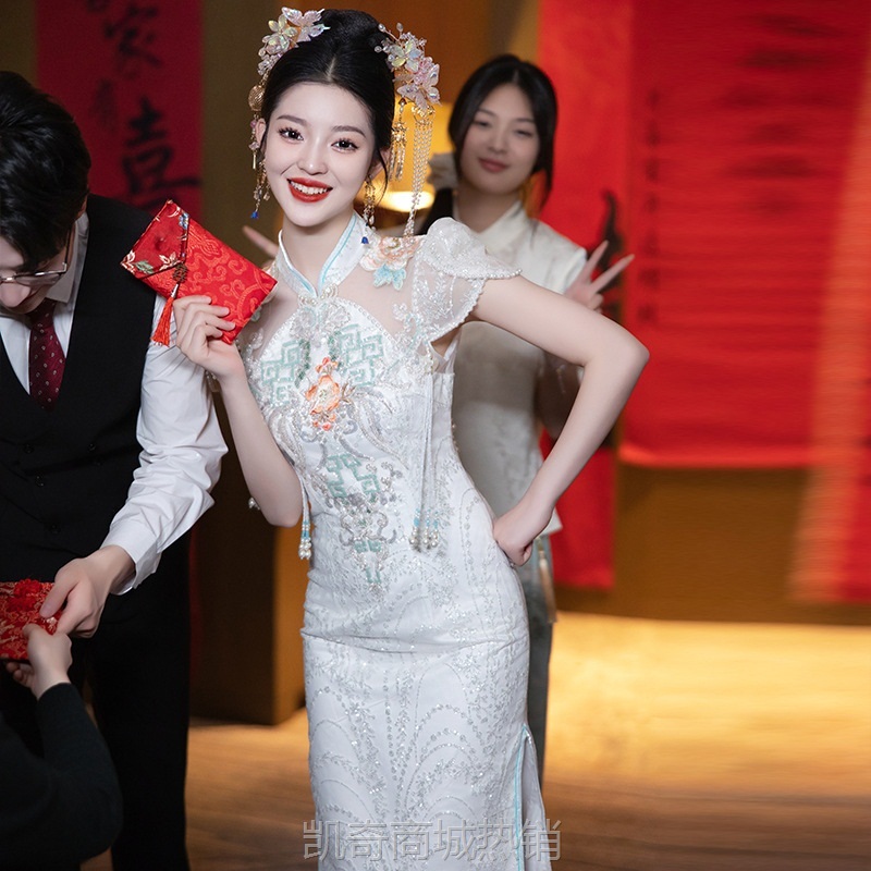 新中式改良订婚旗袍2024新款高级感领证登记连衣裙敬酒宴会晚礼服
