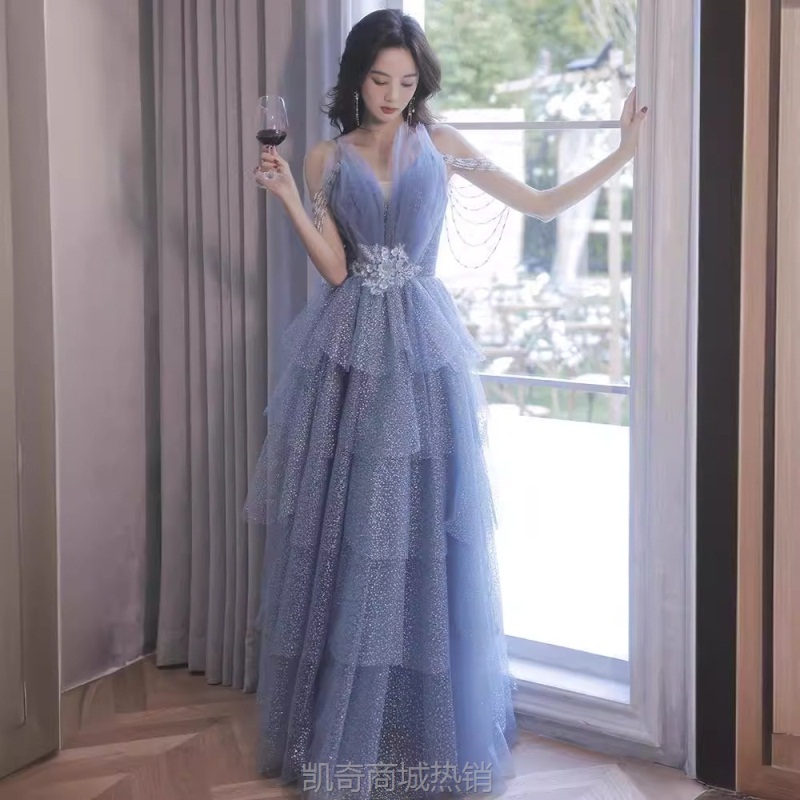 晚礼服秋冬新款2024女蓝色吊带连衣裙设计感年会名媛生日宴礼服