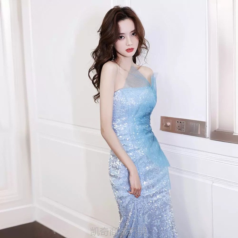 主持人宴会晚礼服女2024新款亮片抹胸星空拖尾年会鱼尾裙