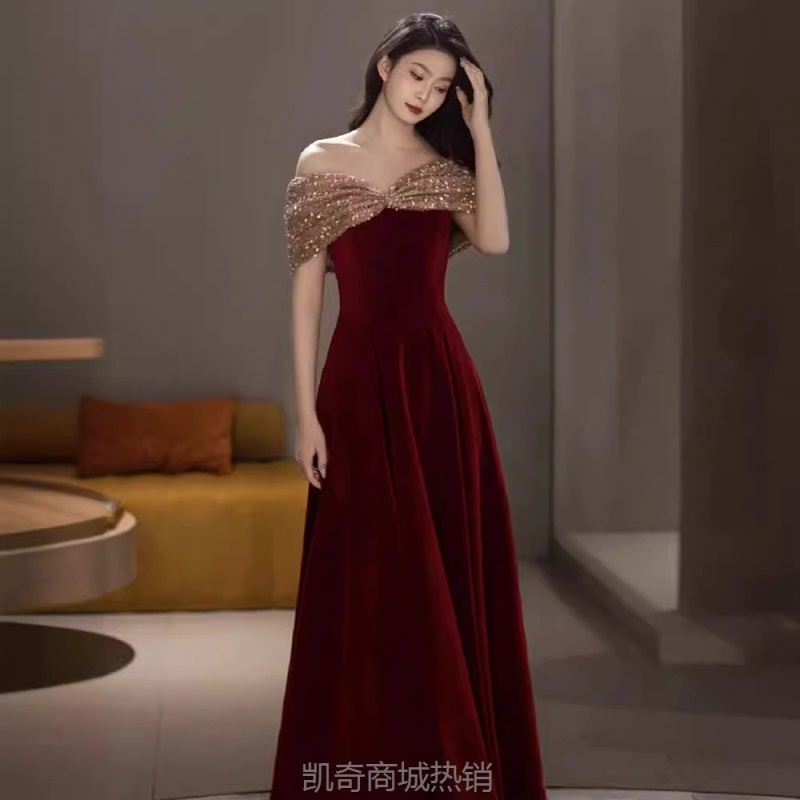 敬酒服新娘酒红色一字肩抹胸晚礼服女结婚回门法式订婚连衣裙长款