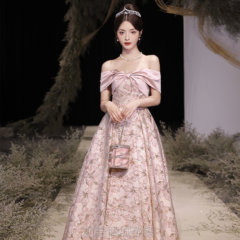一字肩晚礼服女2024新款粉色轻奢小众订婚连衣裙主持人走秀晚礼服