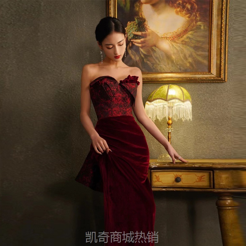 敬酒服新娘2024秋冬新款复古风酒红色玫瑰丝绒收腰鱼尾晚礼服裙女