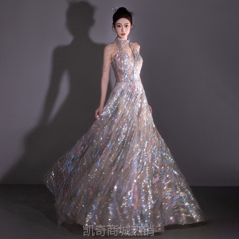 敬酒服新娘2024新款轻奢小众亮片挂脖无袖宴会主持人晚礼服连衣裙