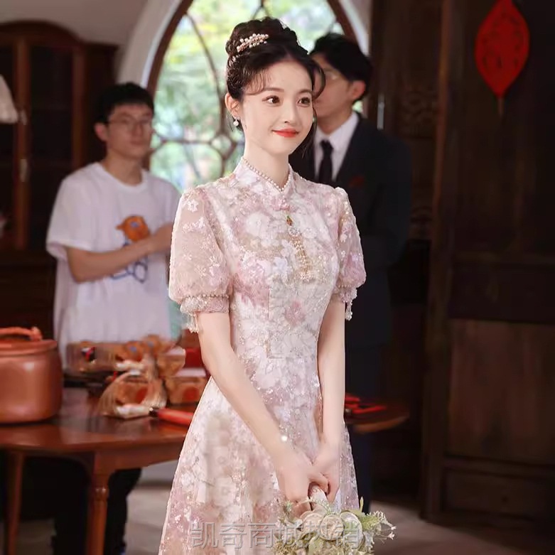 新中式敬酒服新娘2024新款改良旗袍粉色亮片结婚订婚礼服连衣裙
