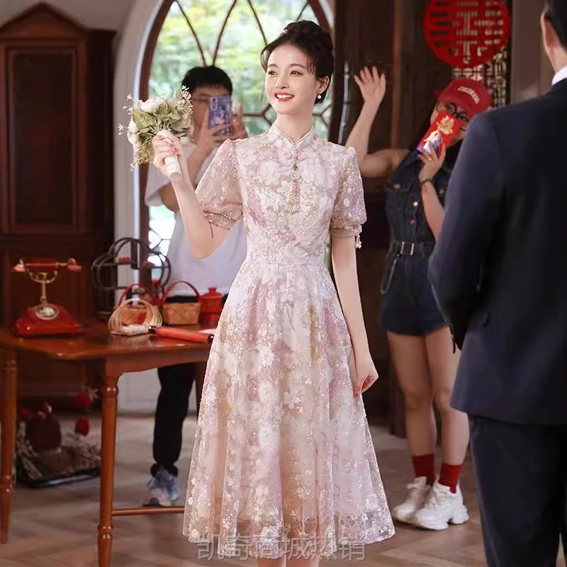新中式敬酒服新娘2024新款改良旗袍粉色亮片结婚订婚礼服连衣裙