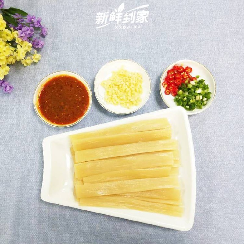 【♥满99元送到家全国包邮♥】麻酱苕粉  芝麻酱醇厚，蒜香浓郁，苕粉软糯劲道，芝麻酱的浓香包裹着苕粉，具有独特的风味，口感细腻爽滑，香气浓郁，闻一闻都会让人食欲倍增！
