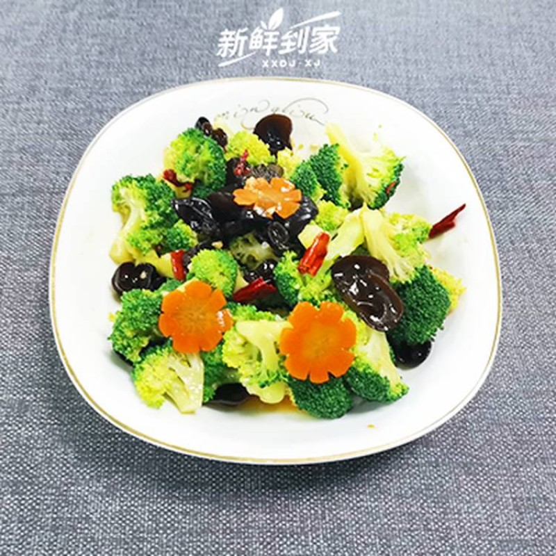 【♥满99元送到家全国包邮♥】蒜香西蓝花 西蓝花作为主要食材，以木耳、胡萝卜、干红辣椒作为辅料凉拌而成的一道川菜。其色泽碧绿，带有特有的蒜香味，可以健脑壮骨、补脾和胃，老少皆宜。